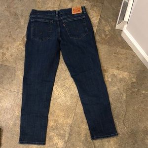 Size 29 Women’s Levi’s boyfriend jeans, dark wash